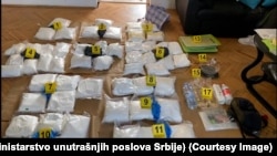 Zaplenjena droga i predmeti u međunarodnoj akciji "Belvedere" u kojoj je učestvovala policija Srbije, Slovenije, Austrije i Češke. 