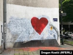 Srce preko murala Ratku Mladiću, 9. maj 2023
