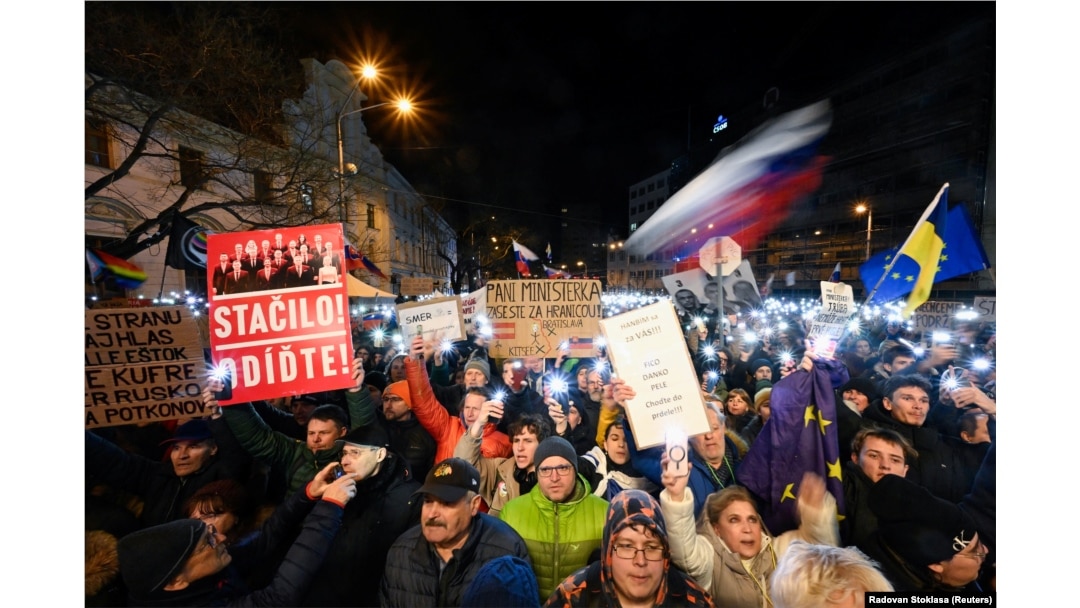 În ianuarie 2024, în Bratislava, au avut loc mai multe proteste față de propunerea guvernului de a desființa procuratura specială, care investighează corupția în rândul politicienilor.