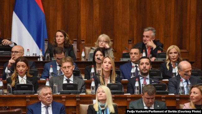 Kandidatët për ministra në Qeverinë e Serbisë në seancën parlamentare, 1 maj 2024.
