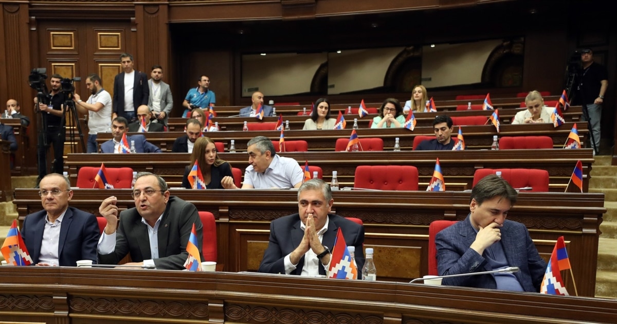 Pashinian Accused Of ‘Blackmailing’ Voters Ahead Of Elections