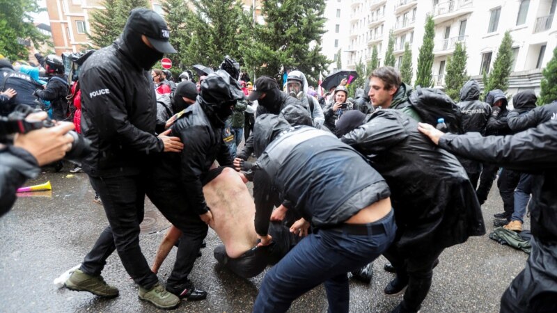 Крвави апсења во Тбилиси на протестот против контроверзниот закон
