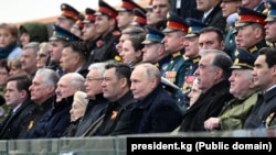 Лидеры стран Центральной Азии на одной трибуне с президентом России во время военного парада в Москве. 9 мая 2024 года