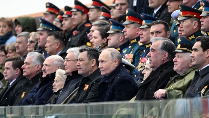 Президент Садыр Жапаров Москвада Жеңиш парадына катышты