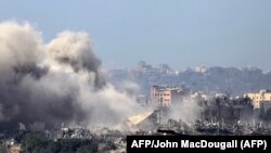 Клубы дыма после израильского удара по Газе