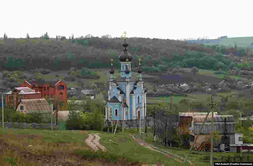 Церковь в селе Богородичное Донецкой области на фотографии, сделанной в 2009 году &nbsp;