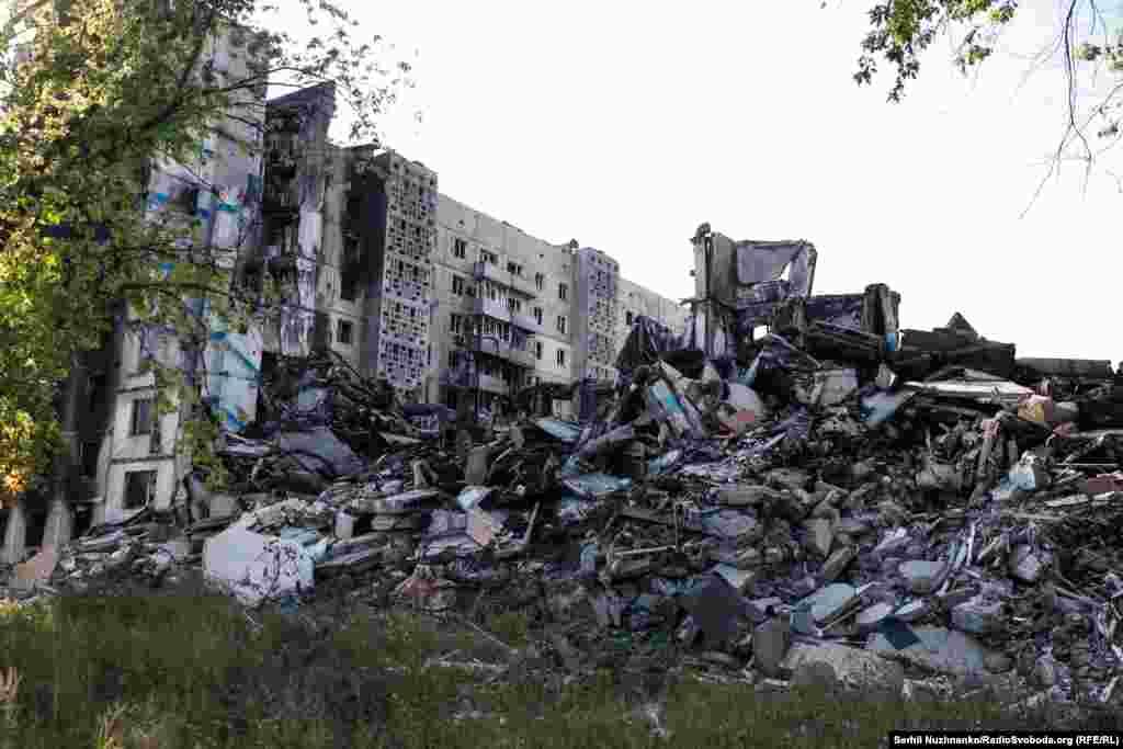Egy épület romjai Vuhledarban. Az orosz csapatok 2022 márciusa óta többször is ostrom alá vették a várost, amelynek neve azt jelenti, hogy a szén ajándéka