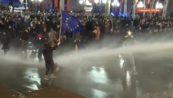 Грузинката със знамето на ЕС, която се превърна в символ на протестите