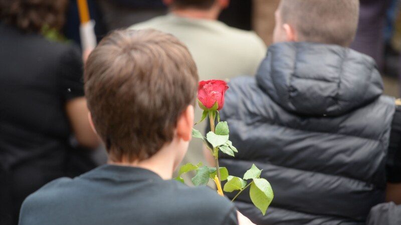 Погребани десет жртви од двете масовни убиства во Србија 
