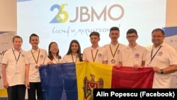 Lotul olimpic al R. Moldova de la Olimpiada Balcanică de Matematică pentru juniori din 2022. Al doilea din stânga - Alin Popescu, medaliat cu bronz.
