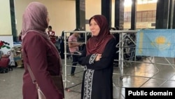 Эвакуированные из Газы перед вылетом в Алматы