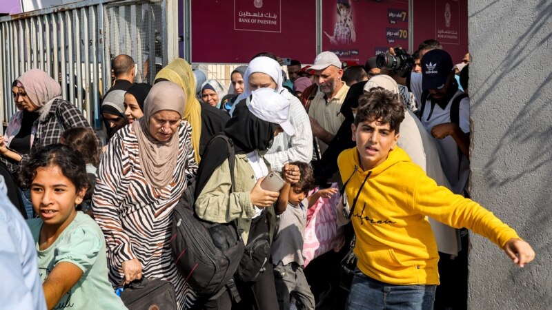 Palestinezët nga Gaza hyjnë në Egjipt