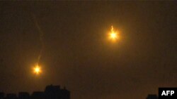 شلیک منور بر فراز غزه