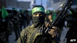 A Hamász palesztin iszlamista mozgalom katonai szárnyának tagja 2016. március 23-án
