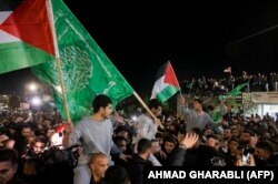  Палестинци, освободени от израелски затвори, честват в окупирания Западен бряг, 24 ноември 2023 година 