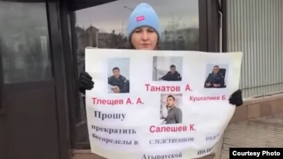 Ол қарсы шықты және ол оны ұрды. Ол қарсы шықты және ол оны ұрды.