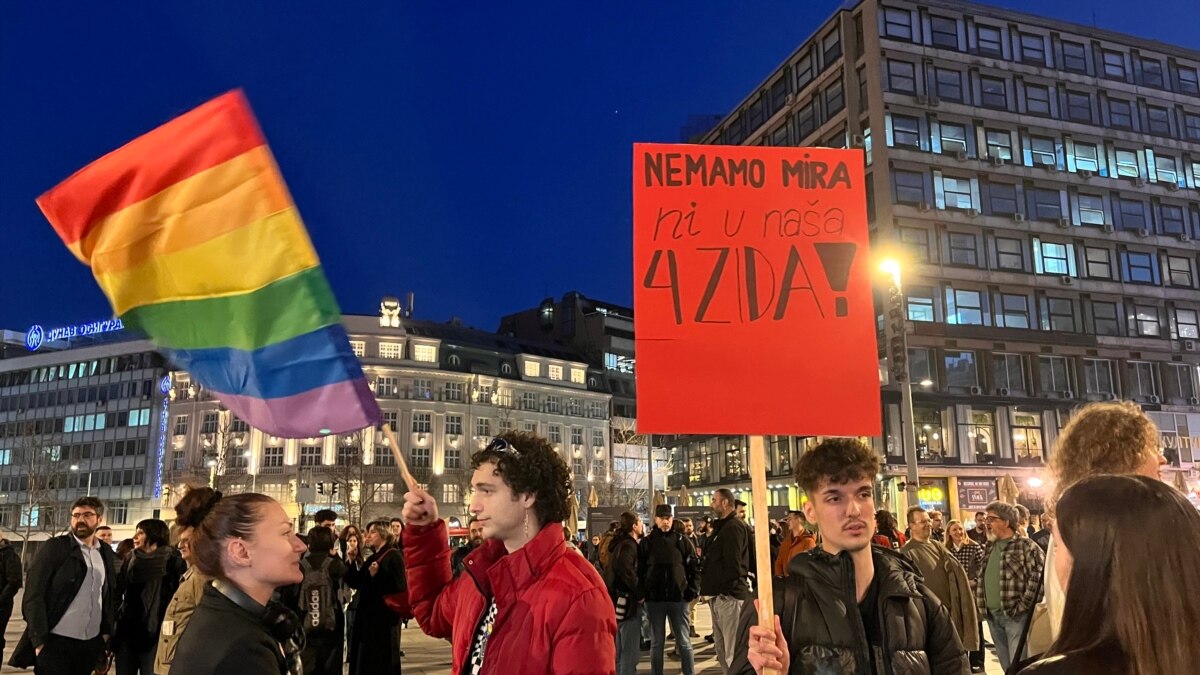 В сряда сръбски ЛГБТИ активисти протестираха в центъра на Белград