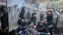 Blocada sârbilor din Kosovo se transformă în violențe. Soldați din misiunea condusă de NATO, răniți