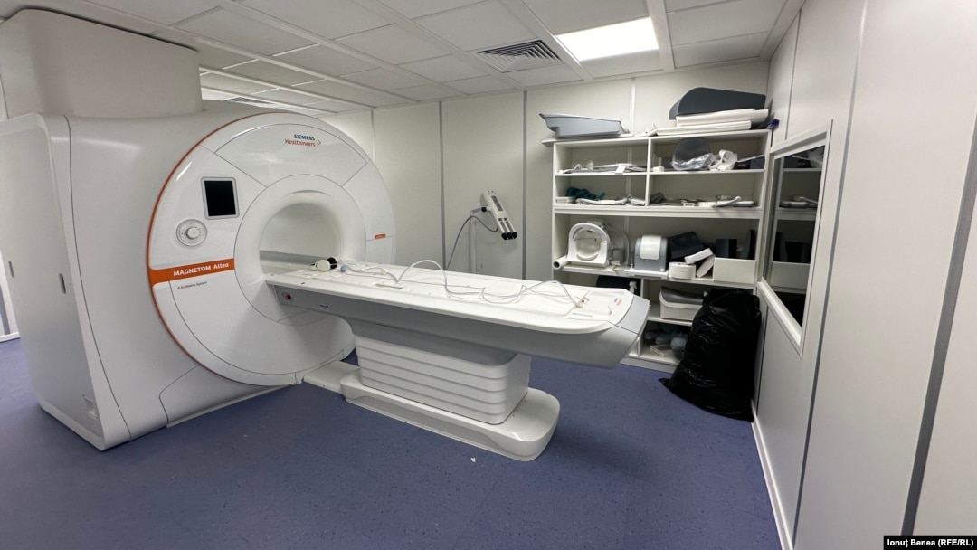 CNAS susține că pacienții români preferă anumite clinici ca să își facă RMN - acesta ar fi motivul pentru care locurile se epuizează repede. 