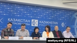 Заявившие об отстранении от выборов гражданские активисты на пресс-конференции 9 марта 2023 года 