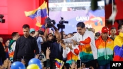  Президентът на Венецуела Николас Мадуро на протест, откакто е оповестено, че 95% от дали своят вот са подкрепили анексията на част от Гвиана. 