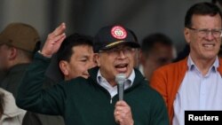Gustavo Petro kolumbiai elnök Bogotában 2024. május 1-jén