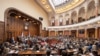 За затвердження нового уряду проголосували 152 депутатів проти 61 після більш ніж шестигодинних дебатів