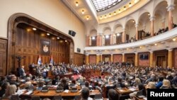 За затвердження нового уряду проголосували 152 депутатів проти 61 після більш ніж шестигодинних дебатів