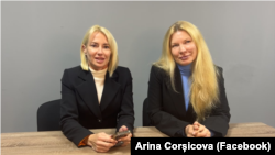 Arina Corșicova (dreapta) a fost exclusă din cursa electorală pe 7 noiembrie. Victoria Șapa (stânga) a fost exclusă din cursa pentru primăria municipiului Bălți împreună cu toți candidații partidului Șansă, pe 3 noiembrie.