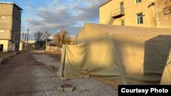 Палатки для задержанных за «незаконную миграцию» людей в Туркестанской области, 9 ноября 2023 года.