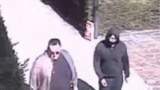 Nepokretna slika preuzeta s videa nadzorne kamere koja navodno prikazuje Artyoma Ussa (desno) kako bježi iz kućnog pritvora u Milanu, Italija, 22. marta 2023.