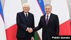 Presidents Shavkat Mirziyoev of Uzbekistan (left) and Sergio Mattarella of Italy meet in Tashkent on November 10.