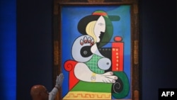 «زنی با یک ساعت» پرتره یکی از معشوقه‌های پیکاسو به نام ماری- ترز والتر است