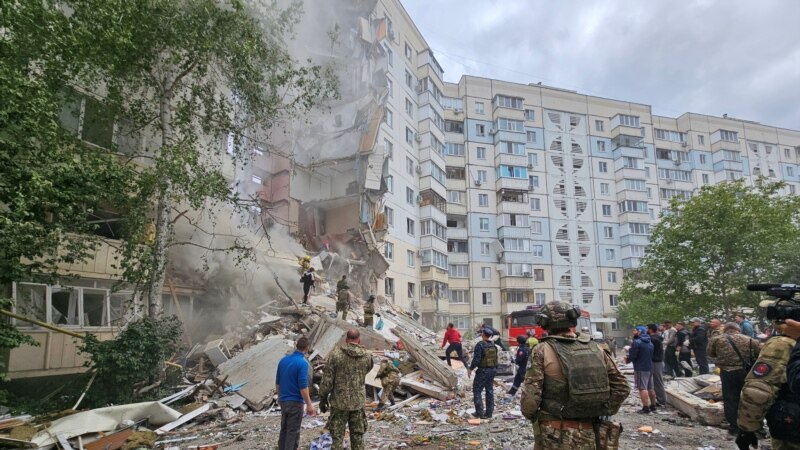Число погибших под завалами дома в Белгороде выросло до 12 – власти РФ