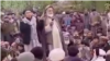سخنرانی یک معترض علیه رفتار نیروهای طالبان در منطقه بدخشان. شنبه ۱۵ اردیبهشت