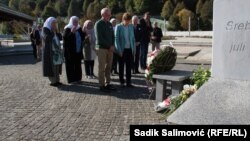 Delegacija je položila cvijeće na Spomen obilježje u Memorijalnom centru Potočari