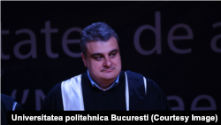 Decanul Facultății de Automatică și Calculatoare de la Universitatea Politehnica București, Mihnea Alexandru Moisescu, spune că numai în acest an, marile companii care au devenit partenere au investit peste 300 de mii de euro în laboratoarele instituției.