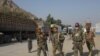 ځینې افغان سوداګر: پاکستان په تورخم دروازه د انګورو موټرو ته د تېرېدو اجازه نه ورکوي