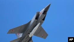 Российский МиГ-31К с ракетой "Кинжал"