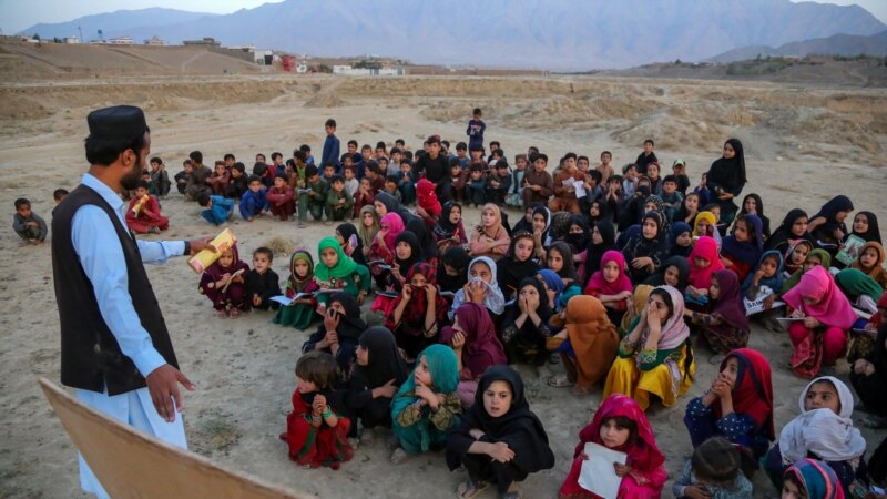 Të dhurosh dije: Burri që po bën ndryshimin për fëmijët afganë