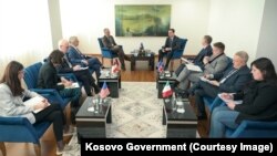 Premijer Kosova na sastanku sa ambasadorima Kvinte na Kosovu i šefom Kancelarije EU na Kosovu, 26. januar 2024.