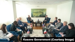 Kryeministri i Kosovës i pret në një takim ambasadorët e vendeve të QUINT-it në Kosovë dhe shefin e Zyrës së BE-së në Kosovë, e premte, 26 janar 2026