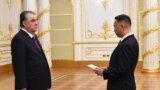 Сафири нави Амрико ҳангоми супурдани эътимодномаи сафирӣ ба президенти Тоҷикистон