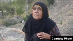 کلثوم افتاده‌پور، زن ۵۹ ساله‌ای، که در درگیری بر سر حجاب اجباری در باغ شازده ماهان کرمان جان باخت