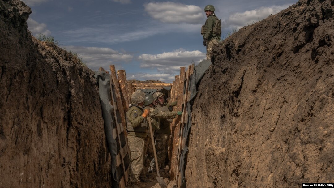 Ukrainian officials have been criticized for not digging trenches and building defensive fortifications sooner -- and more quickly. 