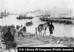 The Japanese land supplies at Chemulpo after their naval victory.