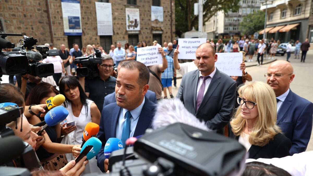 Служители на МВР излизат на протест. С униформи и в