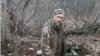 6 березня було оприлюднене відео, на якому, ймовірно, російські військові розстрілюють беззбройного чоловіка в українській військовій формі після того, як він каже «Слава Україні» (скрін з відео)