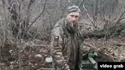 Український військовий, відео з розстрілом якого з'явилося 6 березня. У бригаді повідомили, що бійця звати Тимофій Шадура, а події, швидше за все, відбувалися в районі Бахмуту