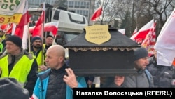 Протест польських фермерів у Варшаві, біля будинку Сейму. Польща, 6 березня 2024 року